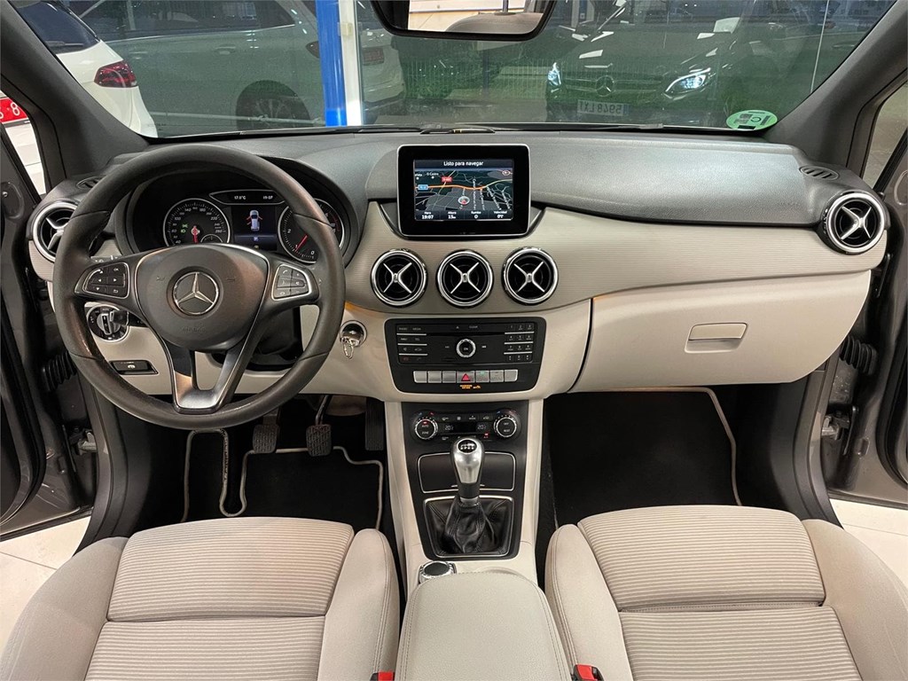 Foto 10 MERCEDES B 180 d Avantgarde