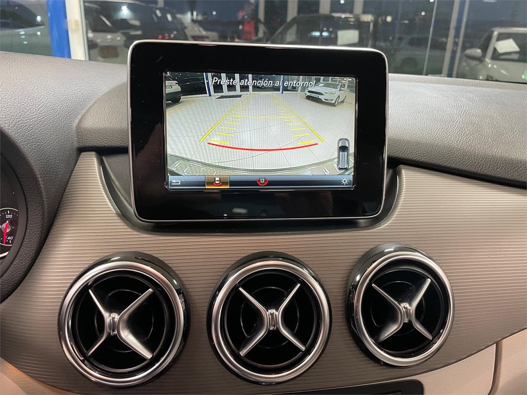 Foto 14 MERCEDES B 180 d Avantgarde