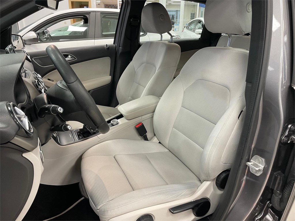 Foto 16 MERCEDES B 180 d Avantgarde