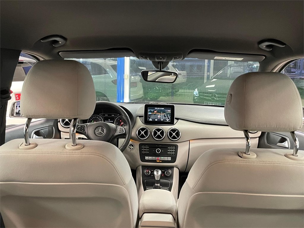 Foto 18 MERCEDES B 180 d Avantgarde