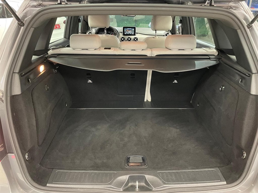 Foto 19 MERCEDES B 180 d Avantgarde