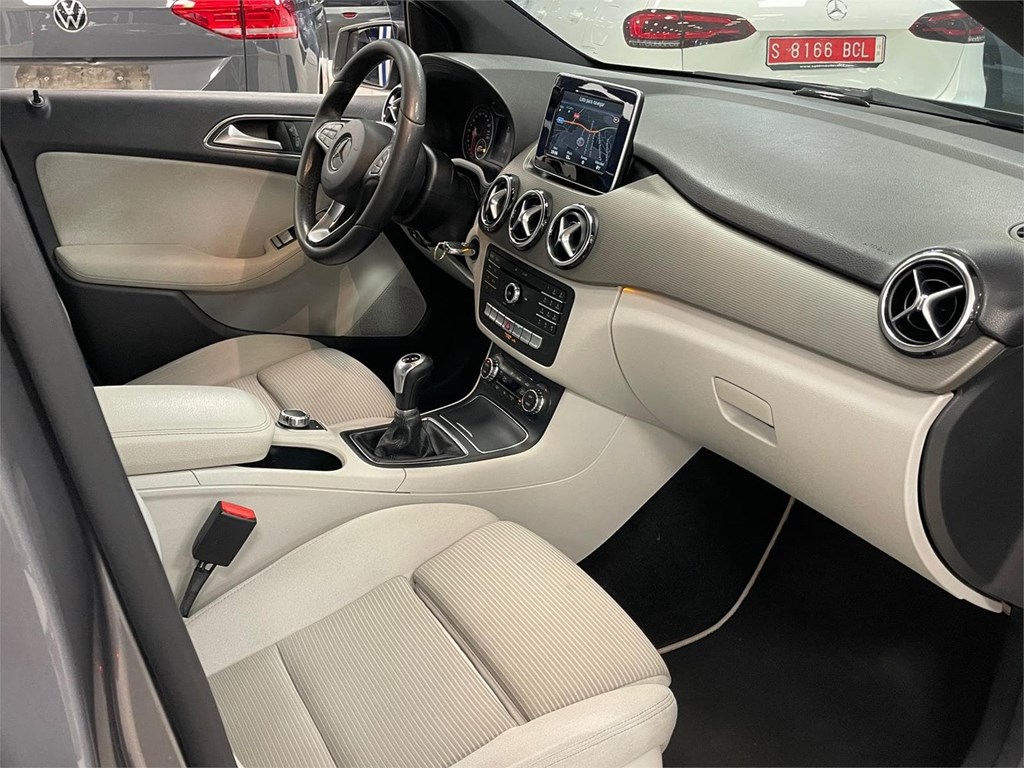 Foto 9 MERCEDES B 180 d Avantgarde