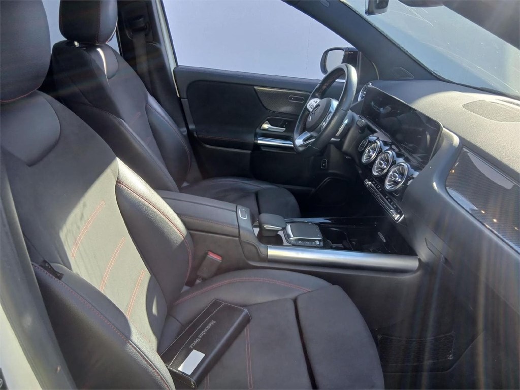 Foto 5 MERCEDES  GLA  200d  AMG