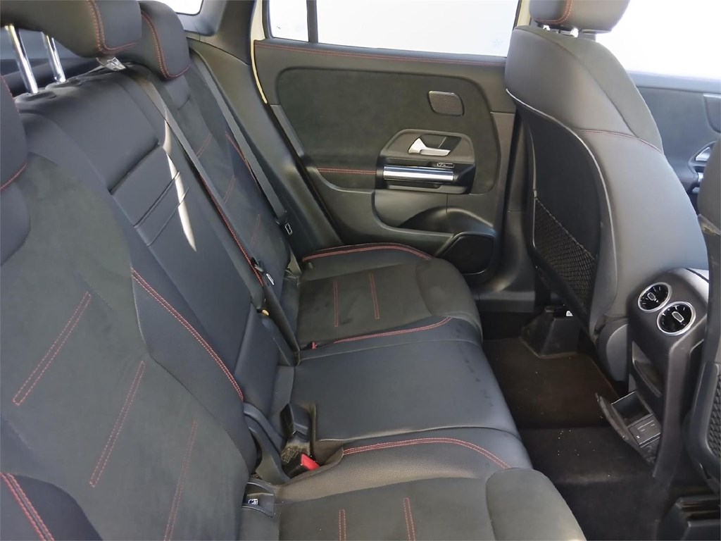 Foto 6 MERCEDES  GLA  200d  AMG