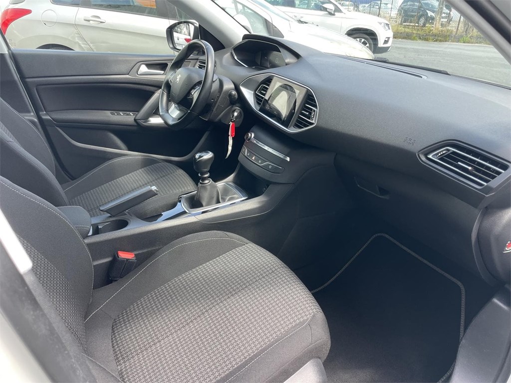 Foto 14 PEUGEOT 308 1.5 BlueHdi Active Pack  130 cv