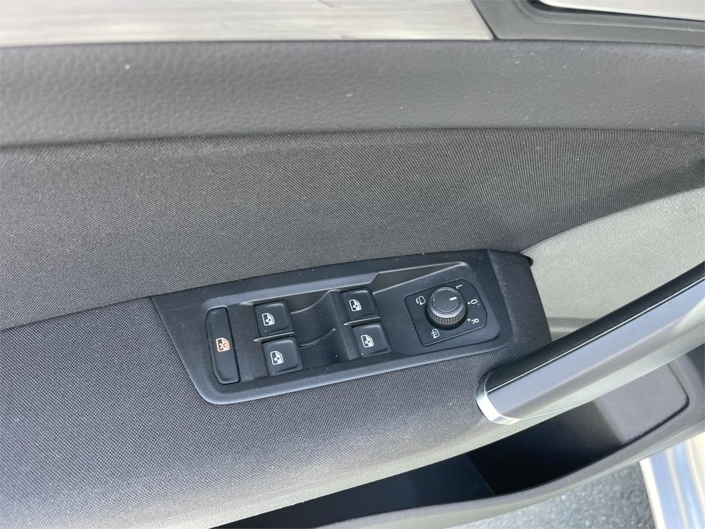 Foto 24 VOLKSWAGEN  TOURAN 2.0 TDI  LIFE PLUS